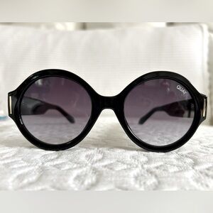 QUAY AUSTRALIA | CHILL PILL Sunglasses